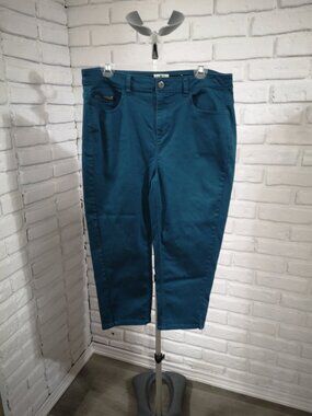 d/c Jeans Women's Size 16 Teal Zipper & Button Closure Capri Length Pant